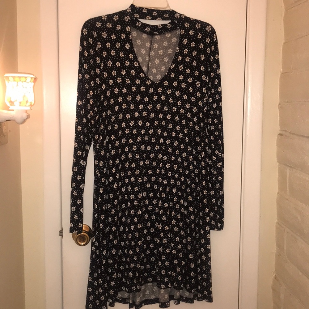 Floral Print Cut-Out Trapeze Choker Dress